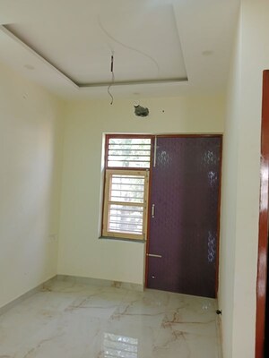 Room in 2 BHK Builder Floor at Sector 6 – for Rent