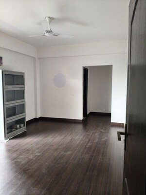 Room in 2.5 BHK Apartment at Supertech Cape Town, Sector 74 – for Rent