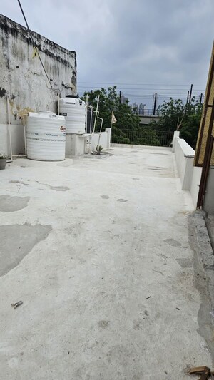 Parking in 2 BHK Builder Floor at RWA Apartments Sector 72, Sector 72 – for Rent