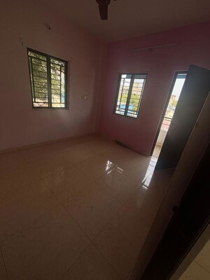 Room in 2 BHK Apartment at Chandan Nagar – for Rent