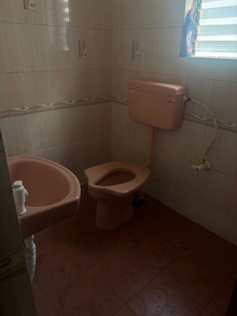 Bathroom, chandan nagar 2 Bedroom 950 Sq.Ft. Apartment In Chandan Nagar Pune 10182250