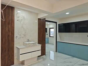 Room in 4 BHK Apartment at Kondapur – for Rent