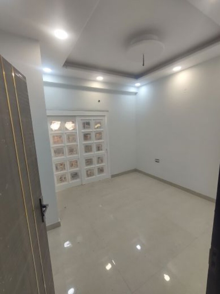 Room, divyam-vault 6+ Bedroom 130 Sq.Yd. Independent House In Surajpur Greater Noida 10182284