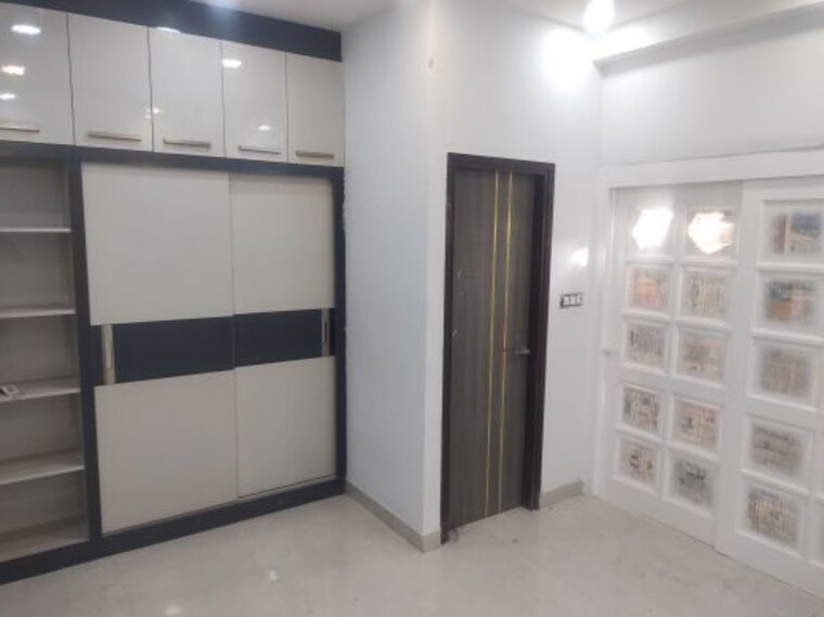 Room, divyam-vault 6+ Bedroom 130 Sq.Yd. Independent House In Surajpur Greater Noida 10182284