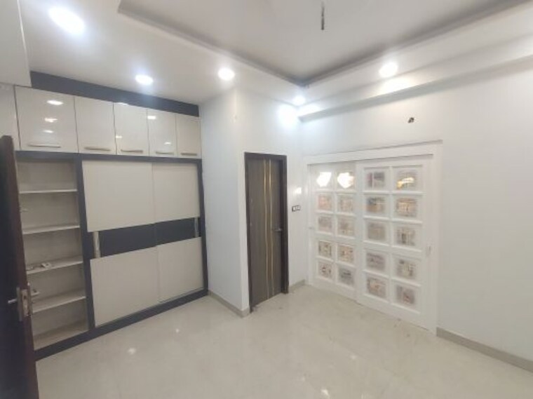 Room, divyam-vault 6+ Bedroom 130 Sq.Yd. Independent House In Surajpur Greater Noida 10182284