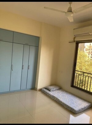 Room in 3 BHK Apartment at Jeevan CHS Panch Pakhadi, Panch Pakhadi – for Rent