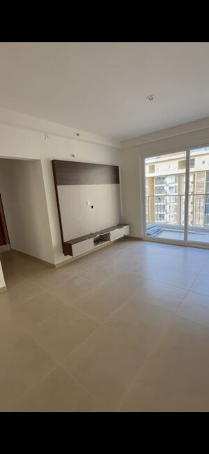 Room in 3.5 BHK Apartment at Bhartiya Nikoo Homes, Thanisandra Main Road – for Rent