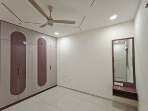 Room in 3 BHK Apartment at Rajapushpa Provincia, Narsingi – for Rent