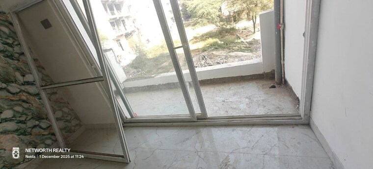 Balcony, sector 73 3 Bedroom 1400 Sq.Ft. Builder Floor In Sector 73 Noida 10182360