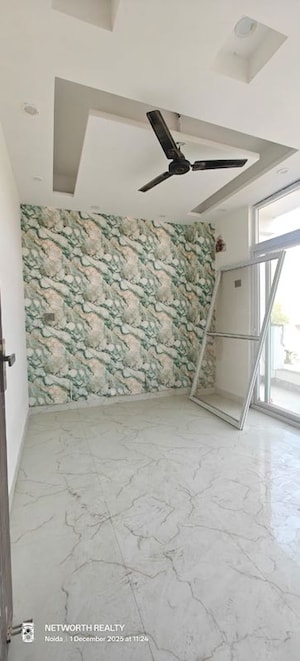 Room in 3 BHK Builder Floor at Sector 73 – for Sale