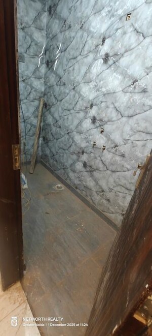 Balcony in 3 BHK Builder Floor at Sector 73 – for Sale