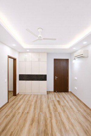 Bedroom in 4 BHK Builder Floor at Sector 46 – for Rent