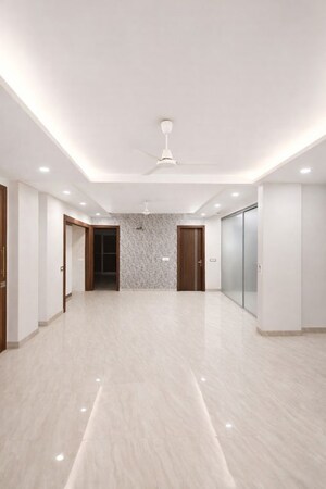 Building Lobby in 4 BHK Builder Floor at Sector 46 – for Rent