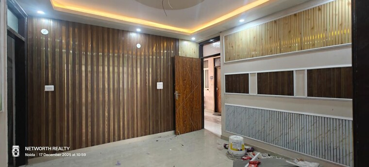 Room, sector 73 2 Bedroom 910 Sq.Ft. Builder Floor In Sector 73 Noida 10182375