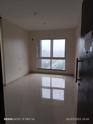 Room in 2 BHK Apartment at Sheth Zuri, Laxmi Nagar – for Rent