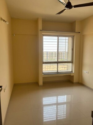 Room in 2 BHK Apartment at Nyati Evita, Dhanori – for Rent