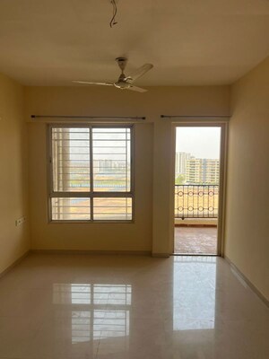 Room in 2 BHK Apartment at Nyati Evita, Dhanori – for Rent
