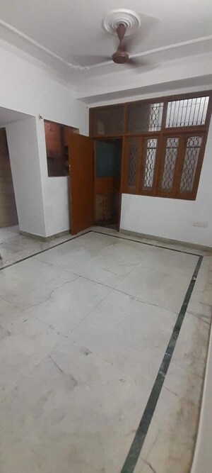 Room in 2 BHK Builder Floor at RWA Vasundhara Sector 4A, Vasundhara Sector 4 – for Rent
