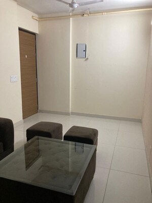 2 BHK Apartment For Rent in Saya Gold Avenue, Vaibhav Khand
