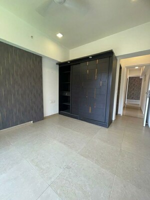 Room in 3 BHK Apartment at Kanakia Silicon Valley, Powai – for Rent