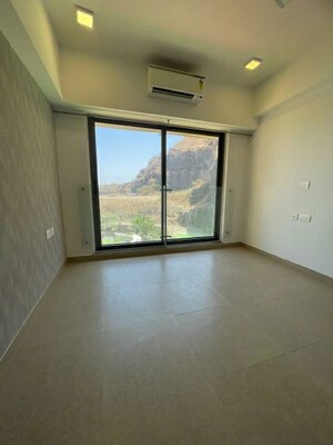 Room in 3 BHK Apartment at Kanakia Silicon Valley, Powai – for Rent