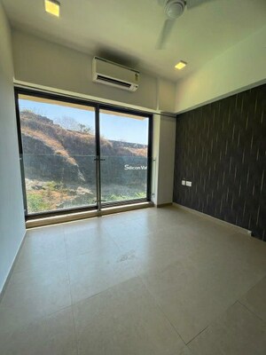 Room in 3 BHK Apartment at Kanakia Silicon Valley, Powai – for Rent