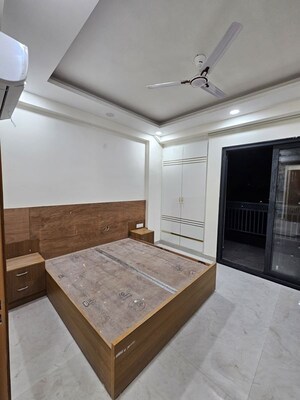 Room in 1 BHK Builder Floor at Sector 52 – for Rent