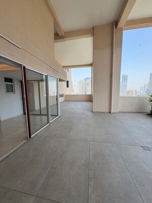 Room in 3 BHK Apartment at Worli Naka – for Rent