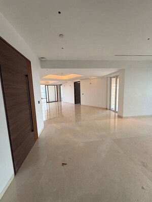 Room in 3 BHK Apartment at Worli Naka – for Rent