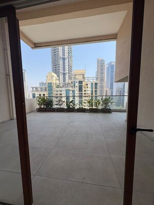 Room in 3 BHK Apartment at Worli Naka – for Rent