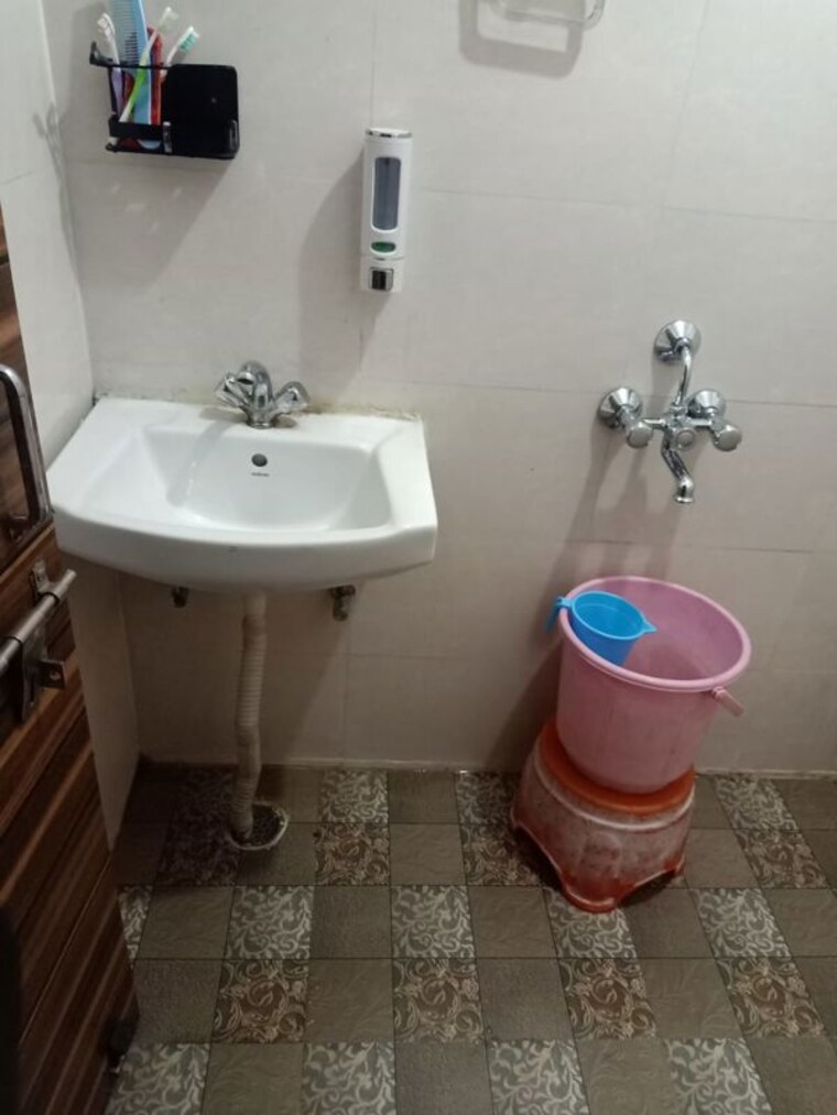 Bathroom, vashisht-heights 3 Bedroom 645 Sq.Ft. Apartment In Sector 87 Faridabad 10182586