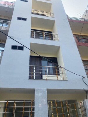 Staircase in 1 RK Builder Floor at Sector 38 – for Rent