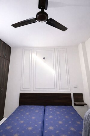 Building Lobby in 1 RK Builder Floor at Sector 38 – for Rent