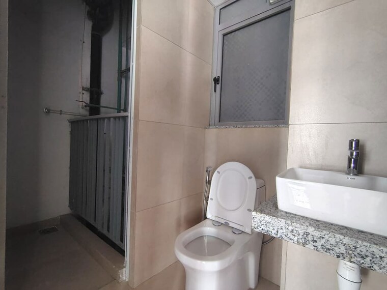 Bathroom, kalpataru-immensa 1 Bedroom 450 Sq.Ft. Apartment In Kolshet Road Thane 10182616