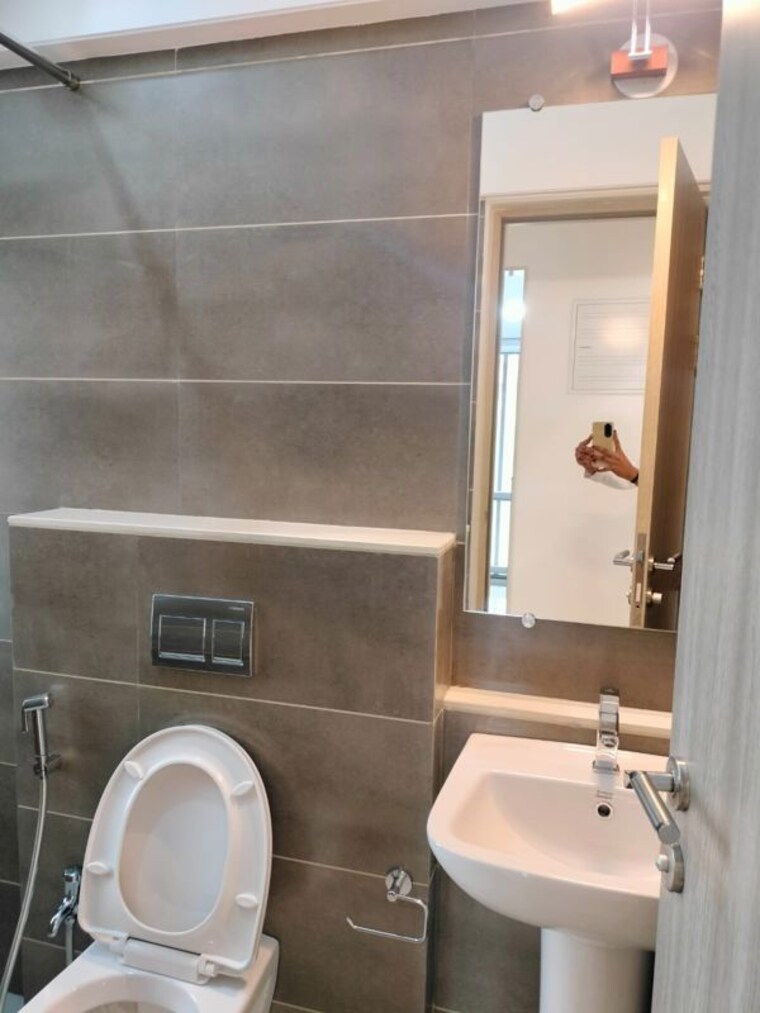 Bathroom, gold-mist 3 Bedroom 1300 Sq.Ft. Apartment In Vile Parle West Mumbai 10182620