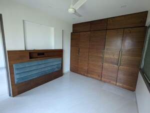 Room in 3 BHK Apartment at Gold Mist, Vile Parle West – for Rent