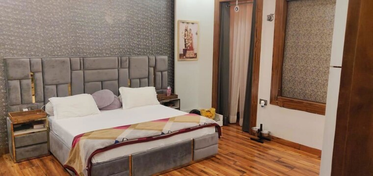 Bedroom, sector 28 5 Bedroom 238 Sq.Yd. Independent House In Sector 28 Faridabad 10182643
