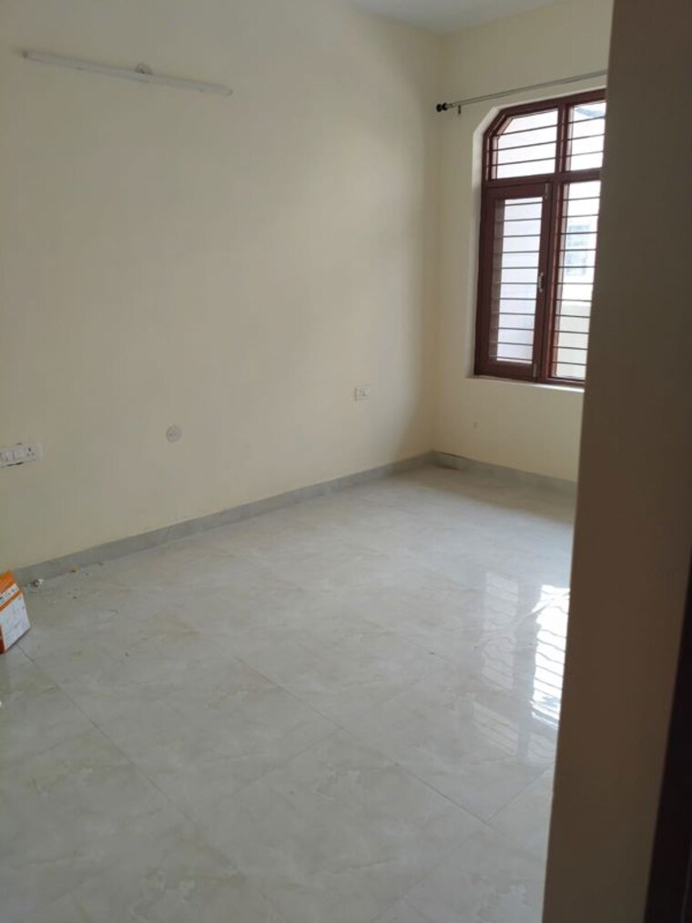 Room, sector 28 5 Bedroom 238 Sq.Yd. Independent House In Sector 28 Faridabad 10182643