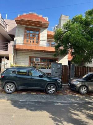 Parking in 5 BHK Independent House at Sector 28 – for Sale
