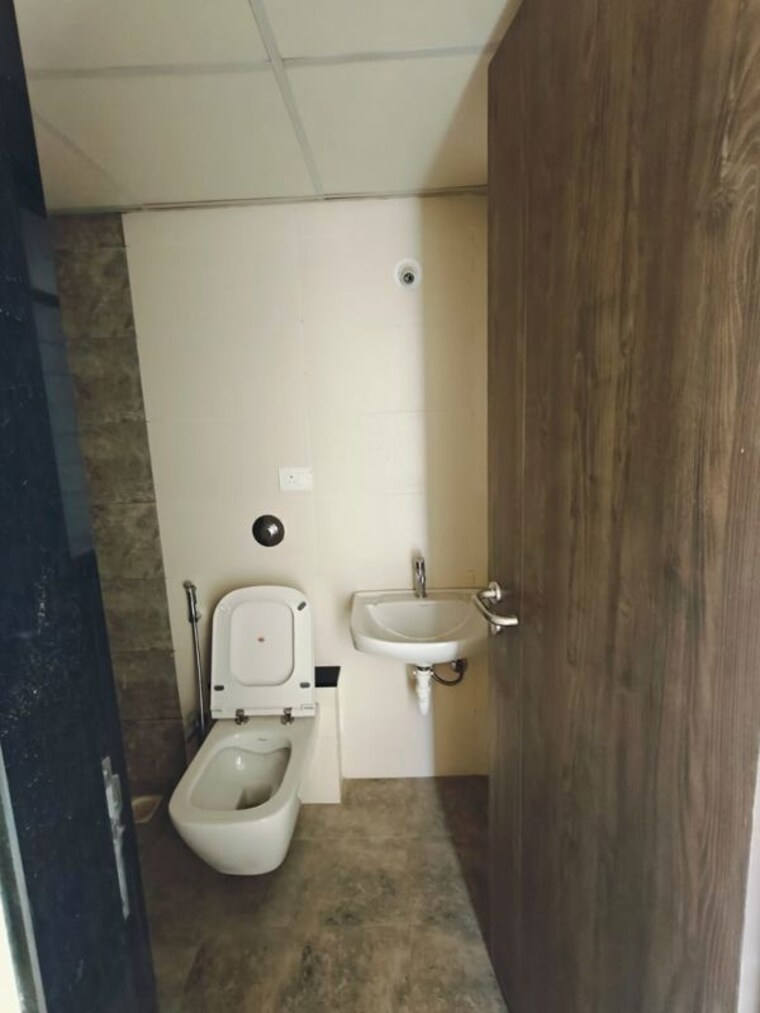 Bathroom, paranjape-trident-towers 2 Bedroom 731 Sq.Ft. Apartment In Wakad Pune 10175444