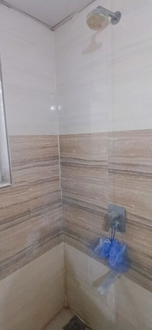 Room in 3 BHK Apartment at Amanora Gateway Towers, Hadapsar – for Rent