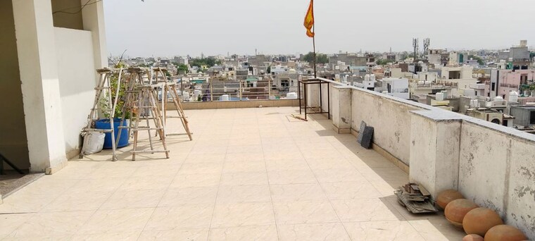 Balcony, sector 7 3 Bedroom 135 Sq.Yd. Builder Floor In Sector 7 Gurgaon 10181997