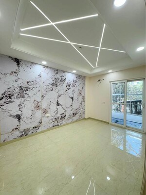 Room in 3 BHK Builder Floor at Heritage Homes, Sector 9 – for Rent