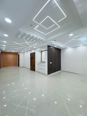 Room in 3 BHK Builder Floor at Heritage Homes, Sector 9 – for Rent