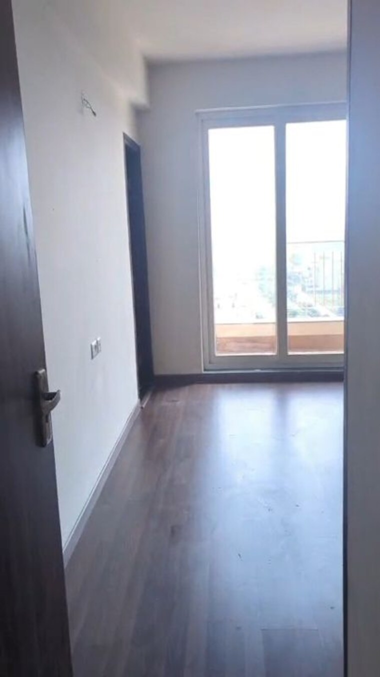 Room, sector 80 3 Bedroom 1650 Sq.Ft. Apartment In Sector 80 Faridabad 10182726