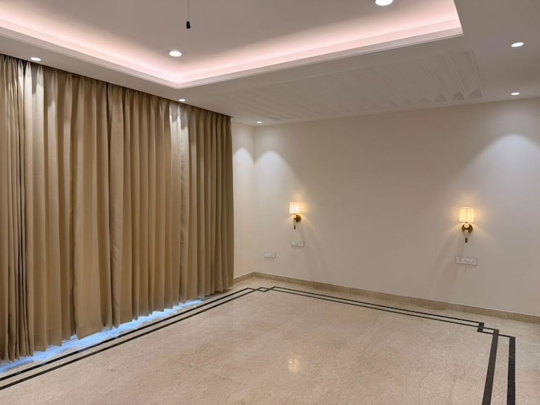Room, sector 2 5 Bedroom 350 Sq.Ft. Independent House In Sector 2 Panchkula 10182756