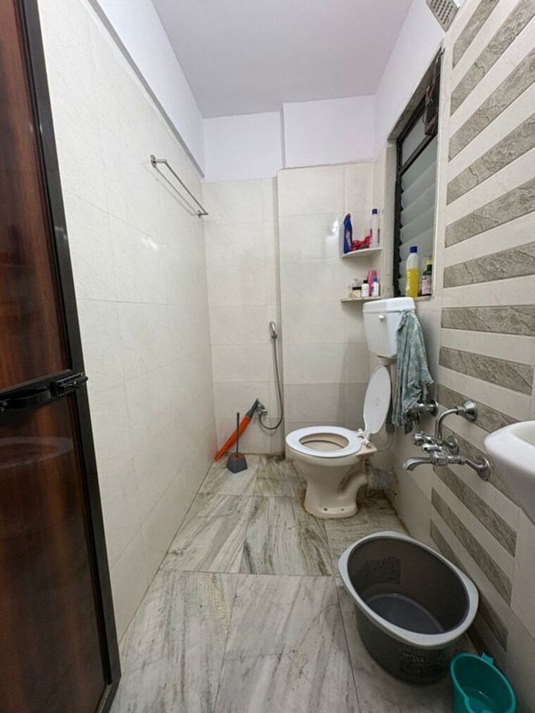 Bathroom, sankalpit-chs 2 Bedroom 650 Sq.Ft. Apartment In Goregaon East Mumbai 10182772