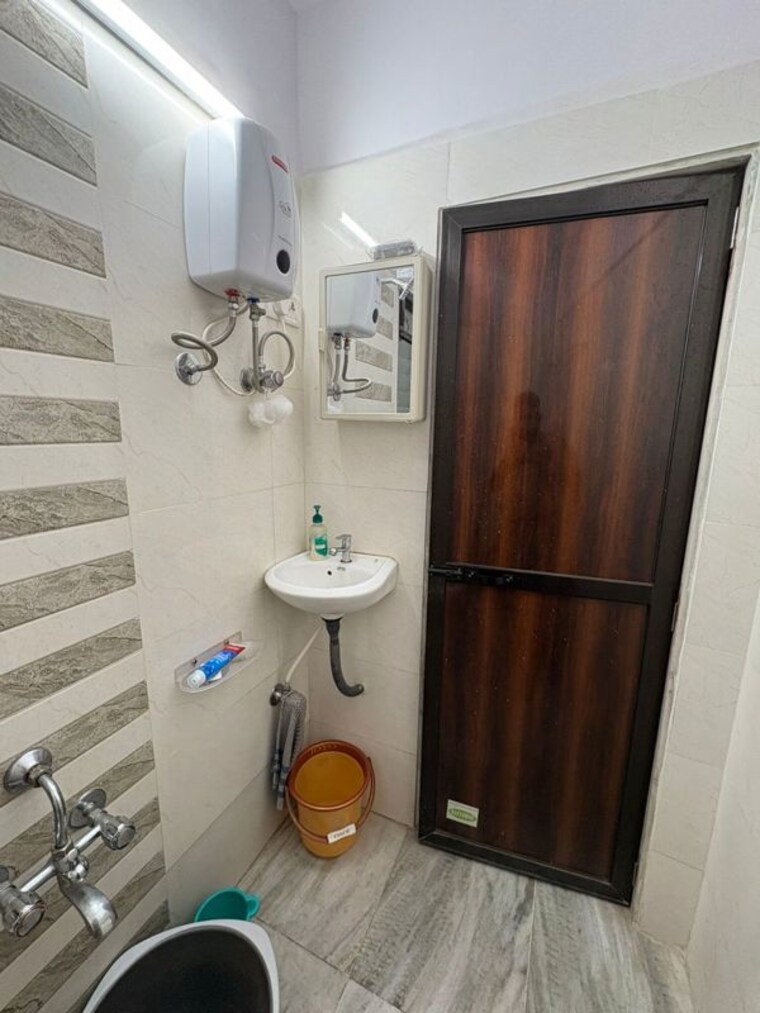 Bathroom, sankalpit-chs 2 Bedroom 650 Sq.Ft. Apartment In Goregaon East Mumbai 10182772