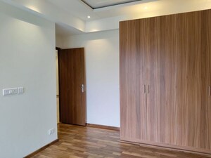 Room in 3 BHK Apartment at Suncity Vatsal Valley, Gwal Pahari – for Rent