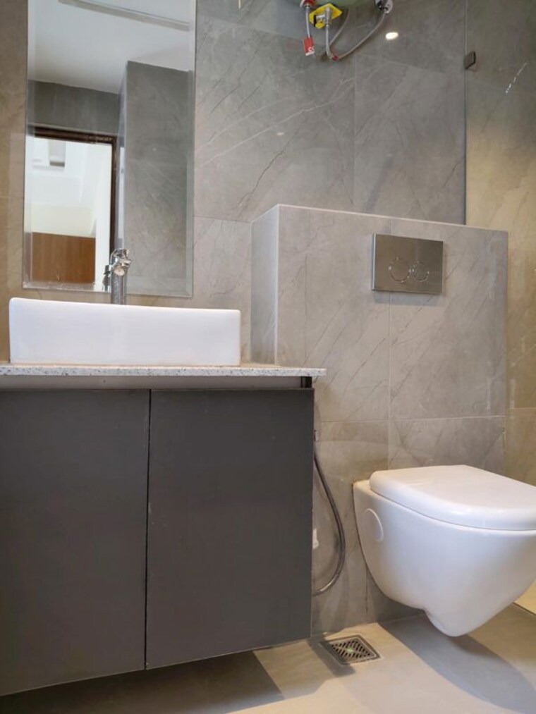 Bathroom, suncity-vatsal-valley 3 Bedroom 1430 Sq.Ft. Apartment In Gwal Pahari Gurgaon 10156628